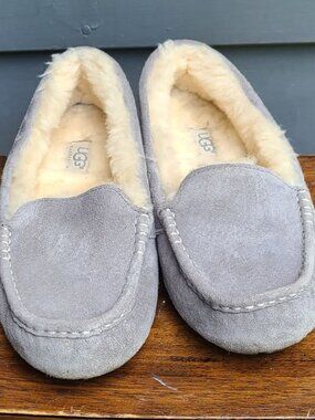 UGG Ansley Light Grey Suede Shearling Slippers size 7